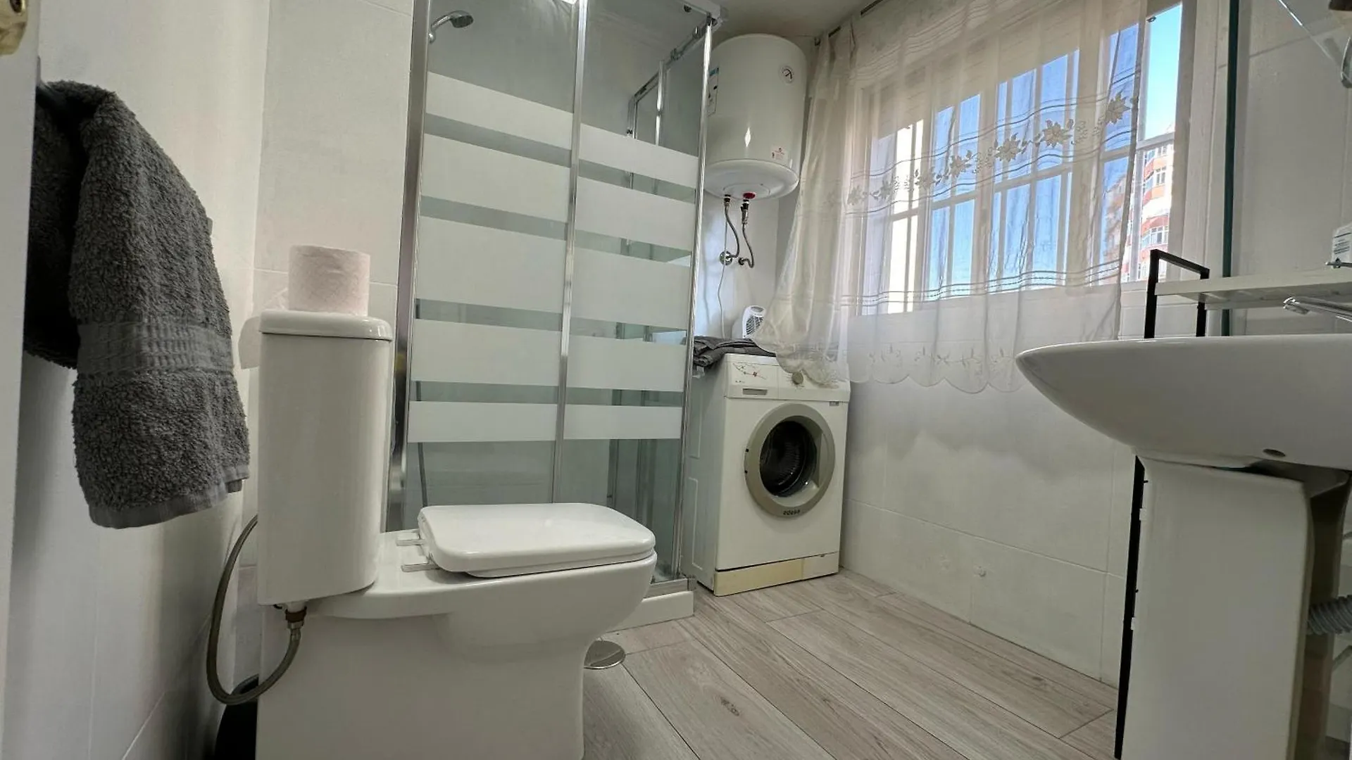 Cg131 - Centro 50 Metros, Playa 650 Metros, Wifi, Fire Stick Amazon Apartment Torremolinos Spain