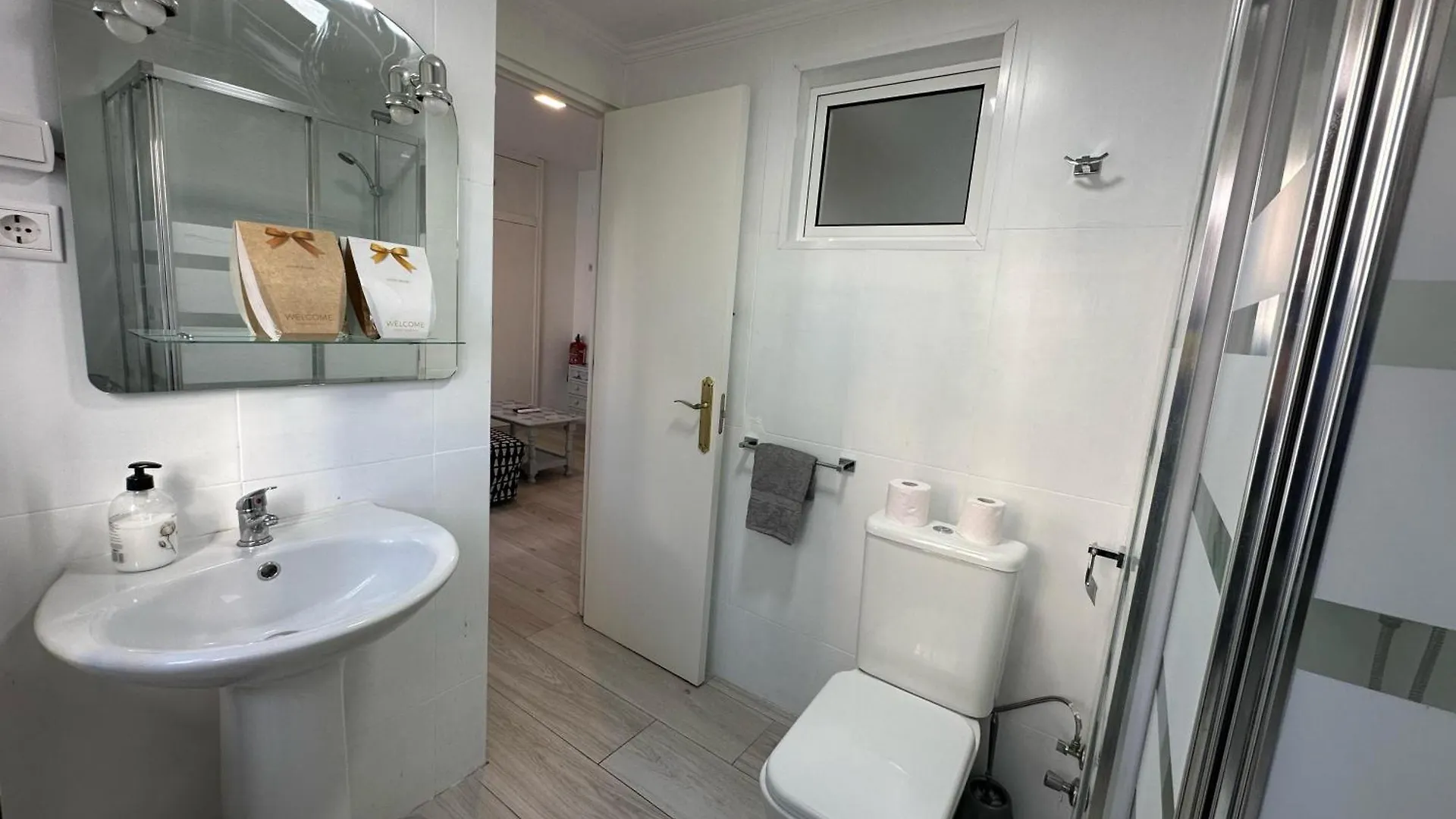 Cg131 - Centro 50 Metros, Playa 650 Metros, Wifi, Fire Stick Amazon Apartment Torremolinos Spain